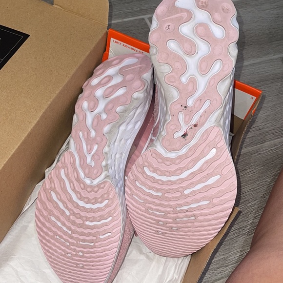 Womens nike shoes - Picture 5 of 6